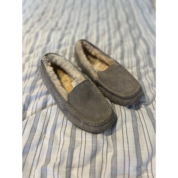 UGG Ansley Slip-On Moccasin Slippers in Light Gray - Size 8 - Picture 8 of 11